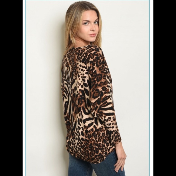 Last one size large💕Soft leopard print top - Picture 3 of 5